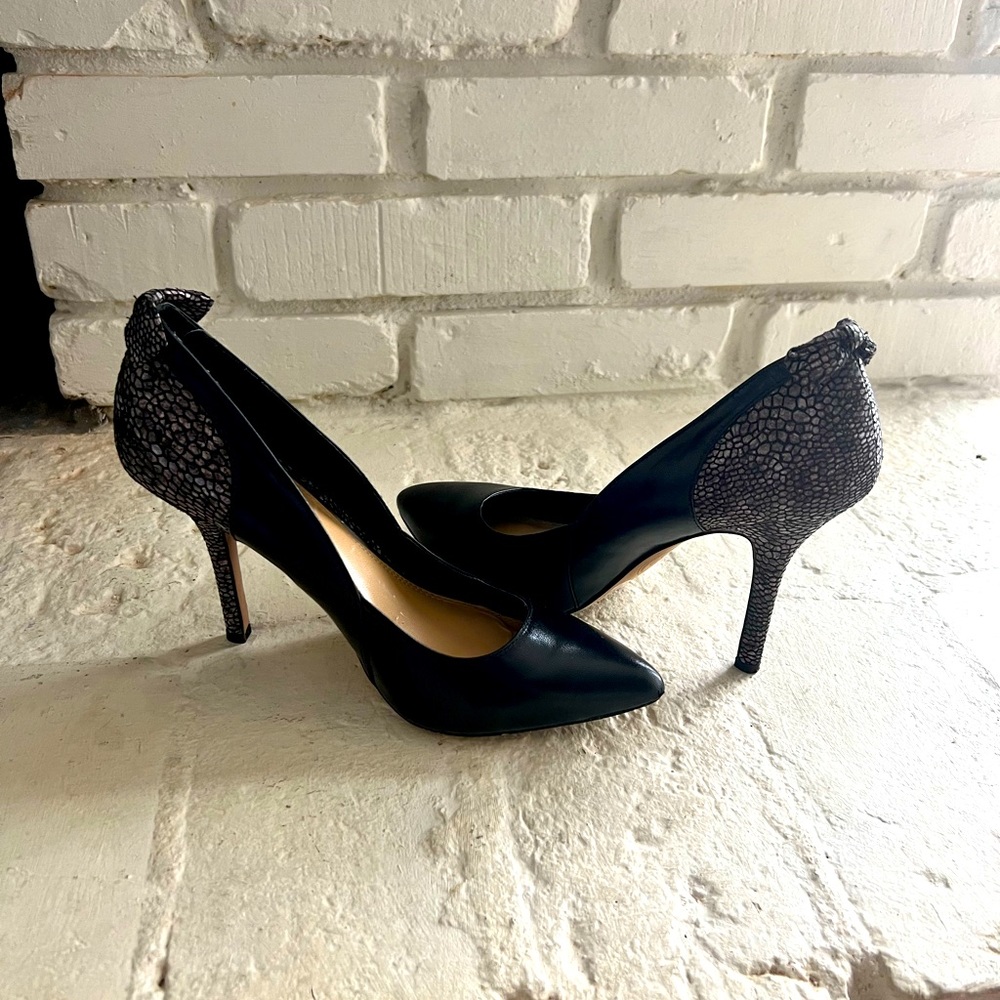 Jessica Simpson Black and Snakeskin Pumps -8.5